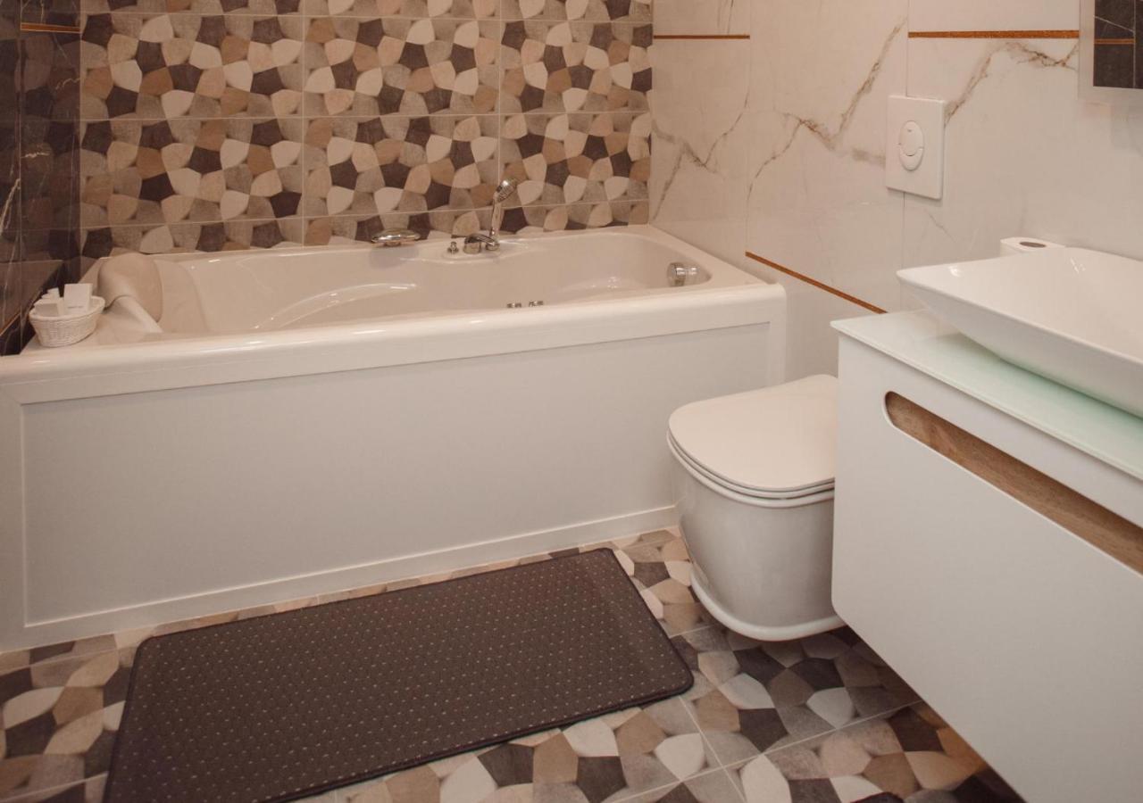 Hotel Chicago Shkoder Ngoại thất bức ảnh