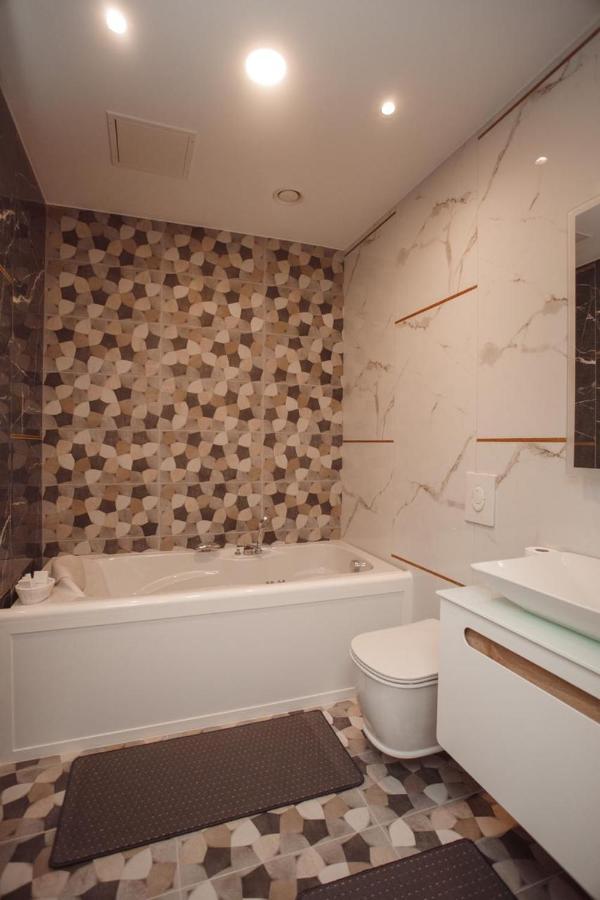 Hotel Chicago Shkoder Ngoại thất bức ảnh