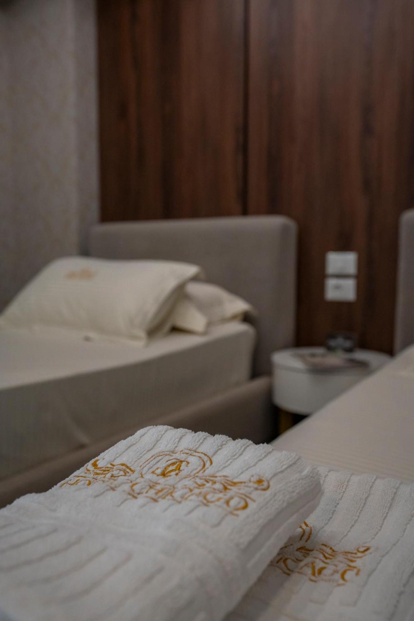 Hotel Chicago Shkoder Ngoại thất bức ảnh
