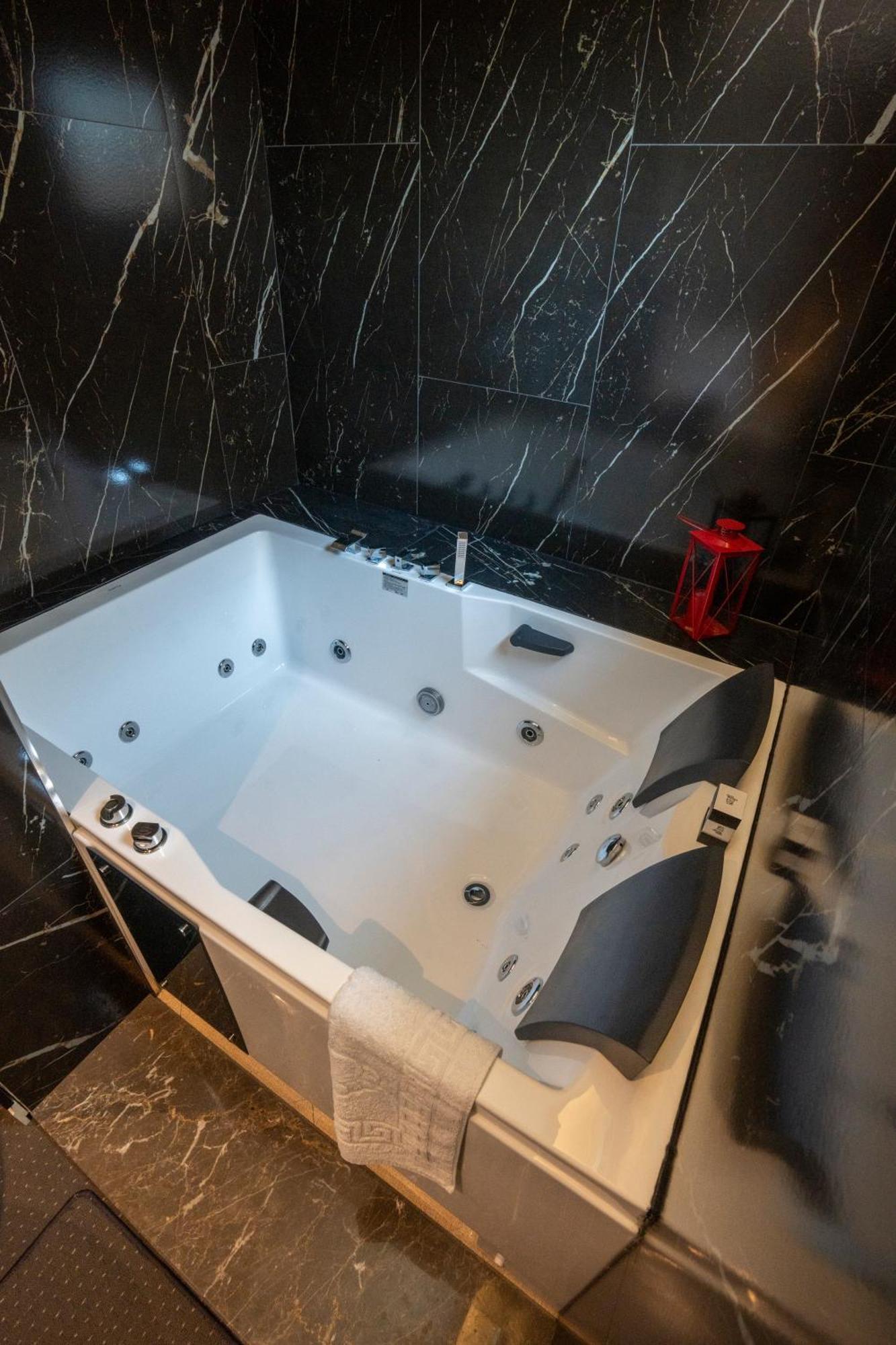 Hotel Chicago Shkoder Ngoại thất bức ảnh