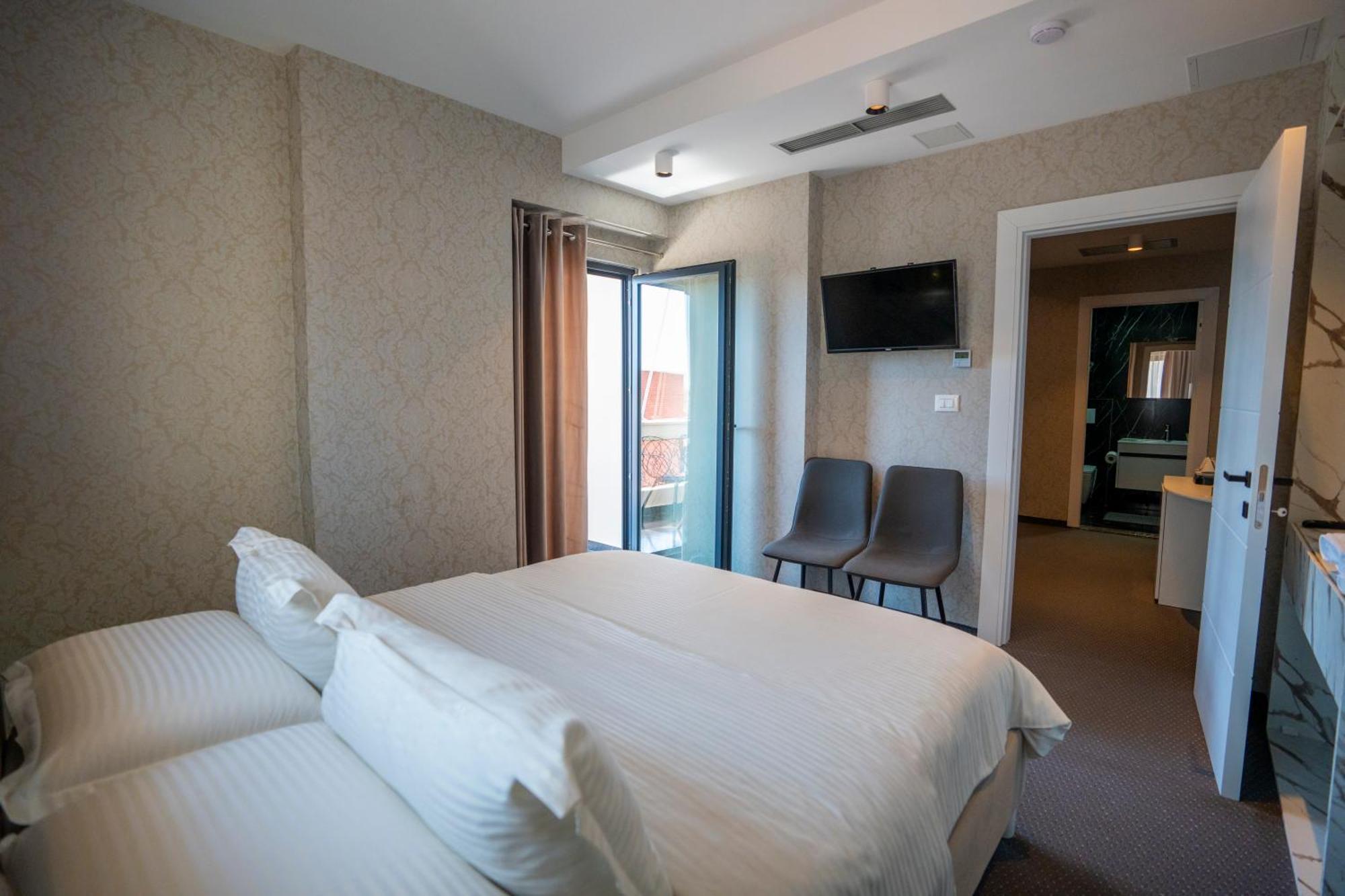 Hotel Chicago Shkoder Ngoại thất bức ảnh