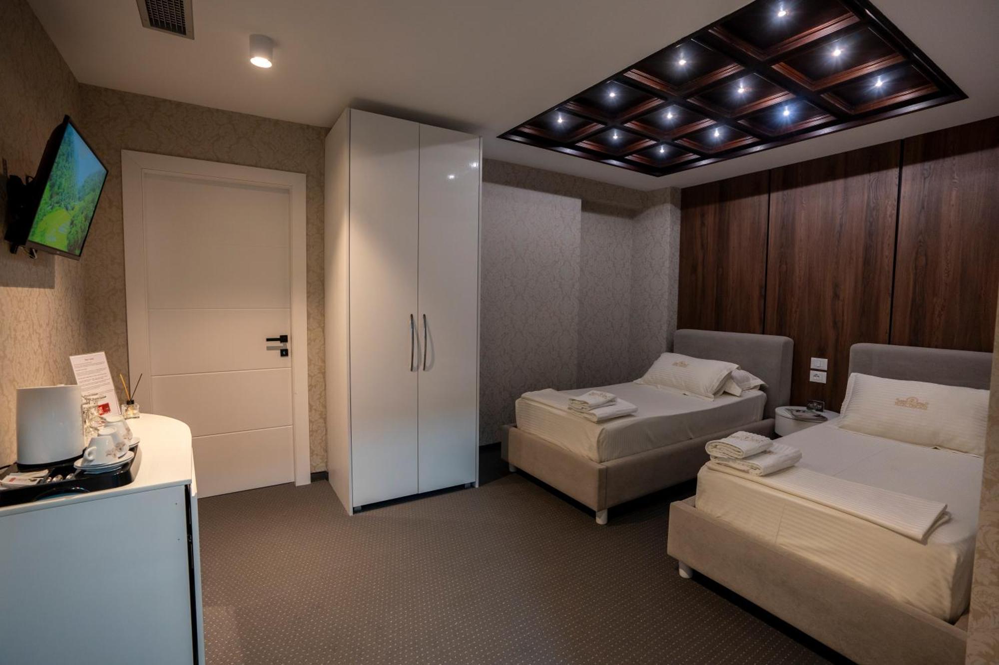 Hotel Chicago Shkoder Ngoại thất bức ảnh