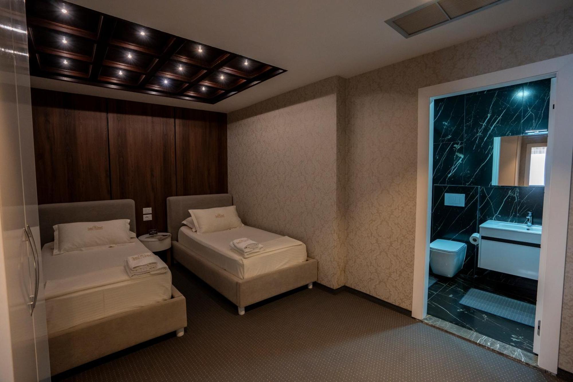 Hotel Chicago Shkoder Ngoại thất bức ảnh
