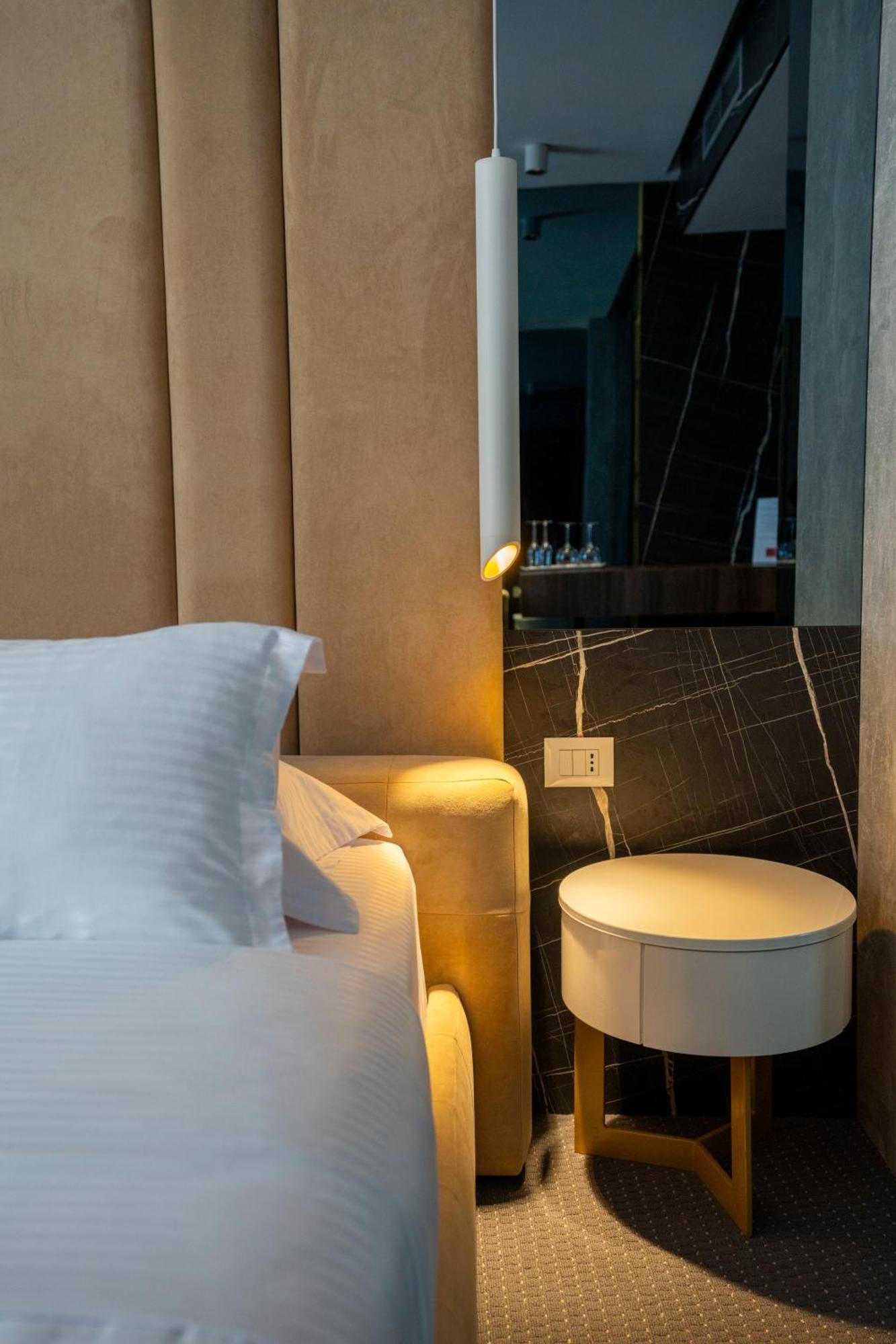 Hotel Chicago Shkoder Ngoại thất bức ảnh
